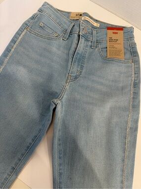 Levi's 725 High-Rise Bootcut Jeans - Light Blue 25 with rhinestones